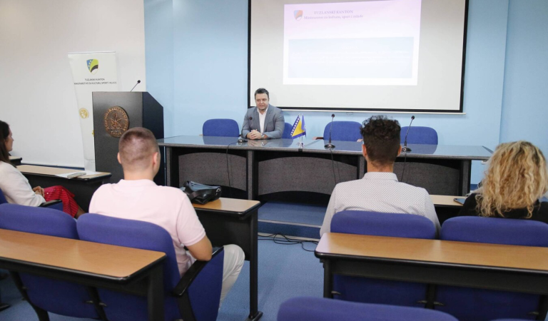 Ulaganje u kompetencije: Vlada TK finansira usavršavanje digitalnih i jezičkih vještina