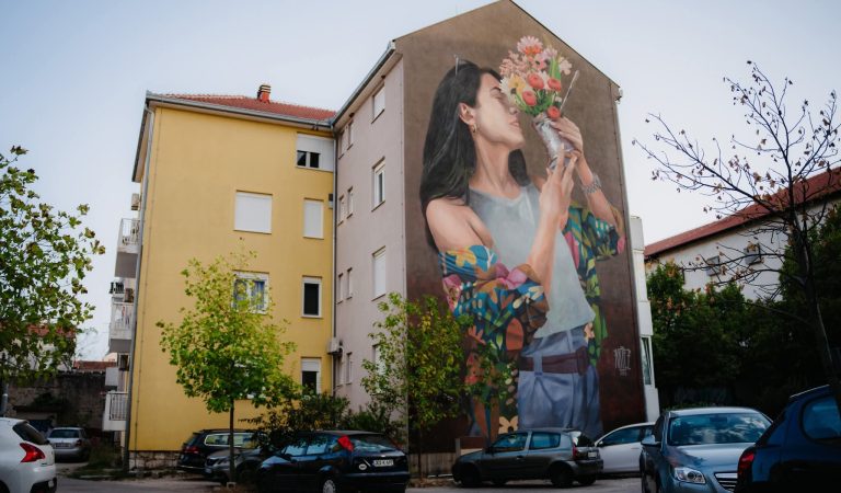 Galerija pod vedrim nebom: Kako je Street Arts Festival ponovo vizuelno transformisao Mostar